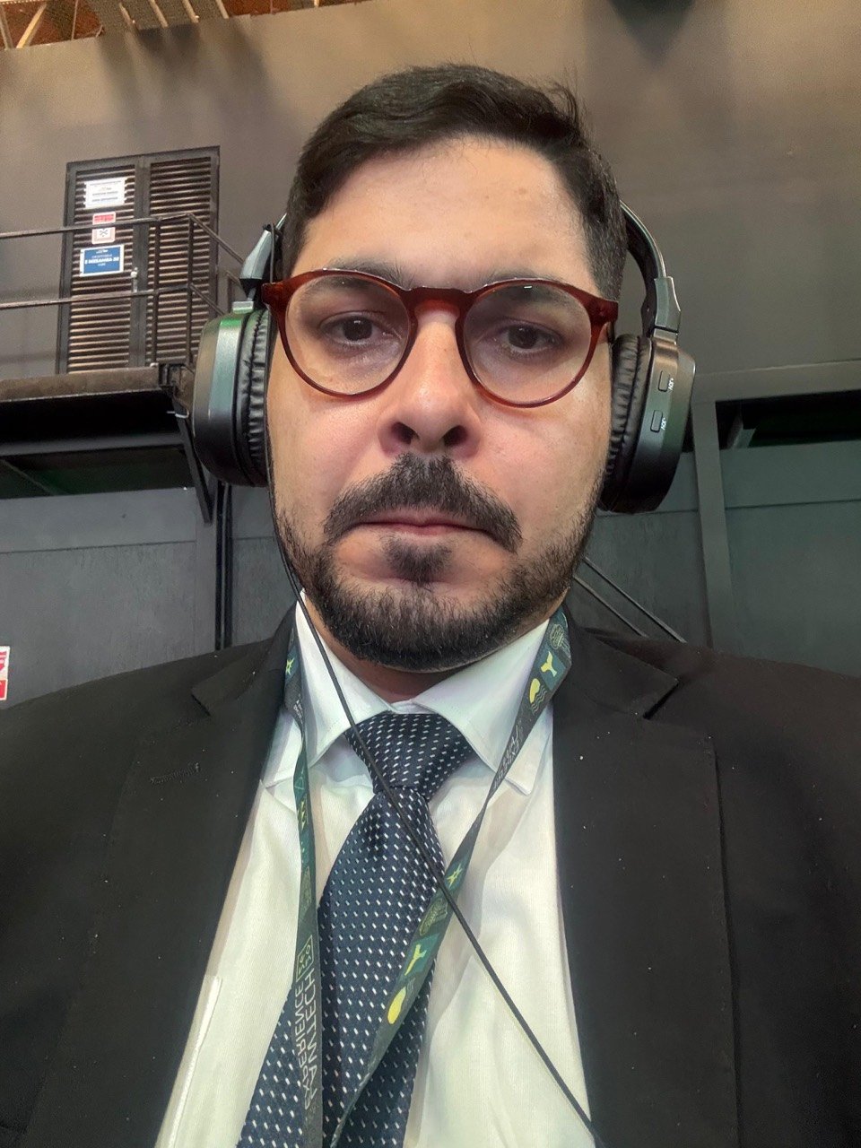 Victor Habib Lantyer acompanhando a programação do AB2L Experience